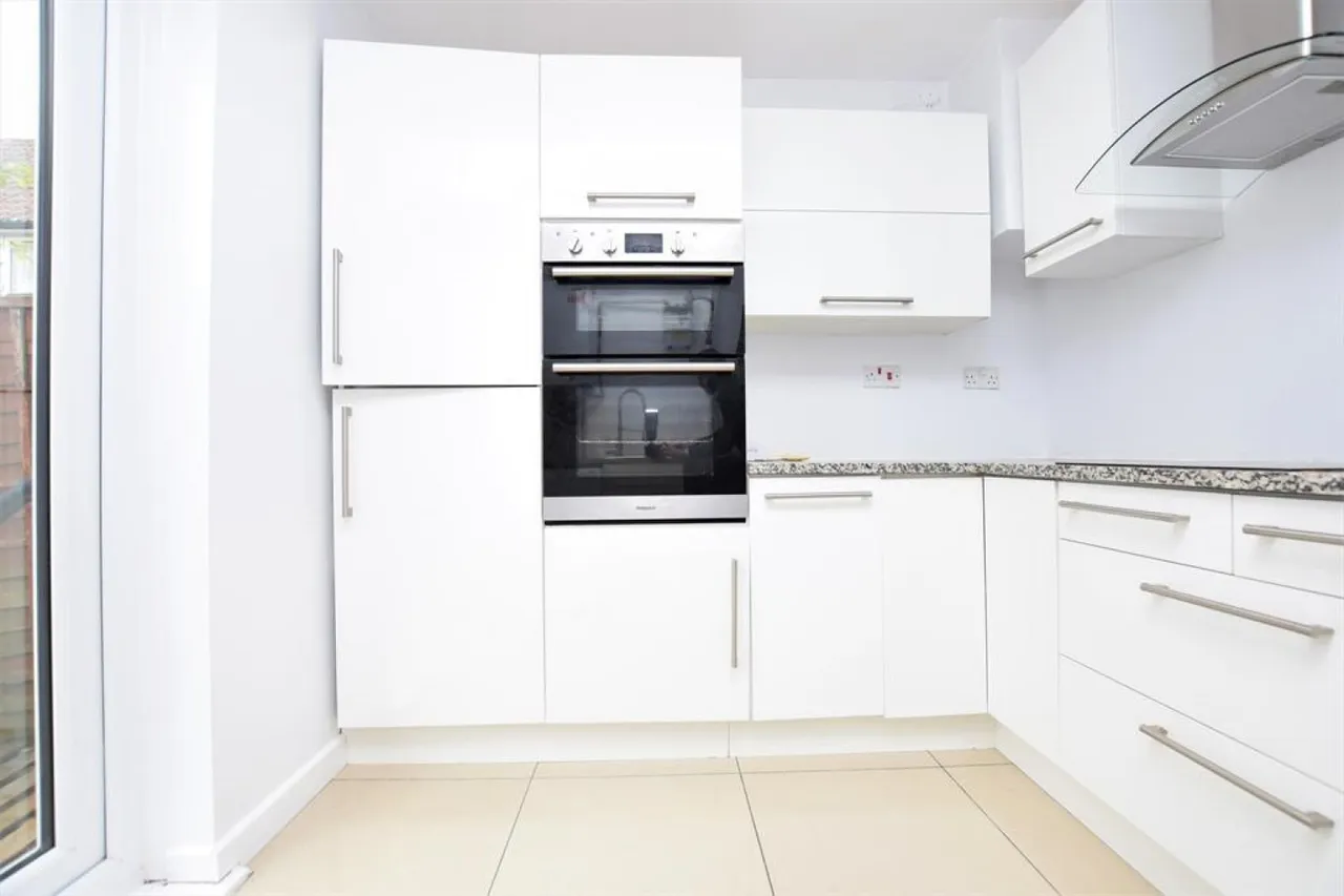 Cotesmore Gardens, Dagenham, RM8, photo 3