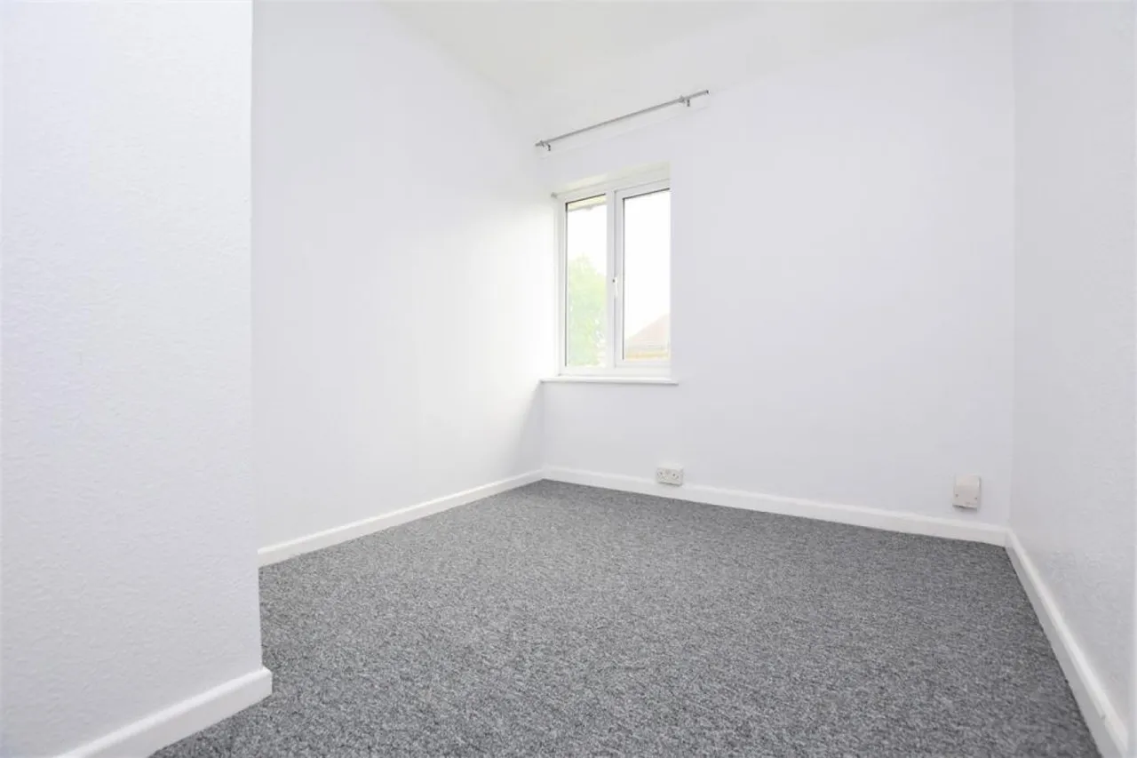 Cotesmore Gardens, Dagenham, RM8, photo 8
