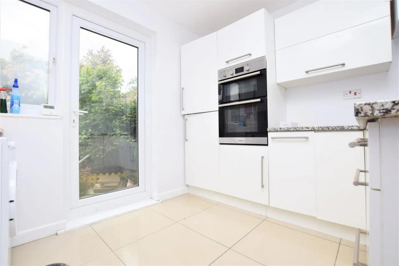 Cotesmore Gardens, Dagenham, RM8, photo 4