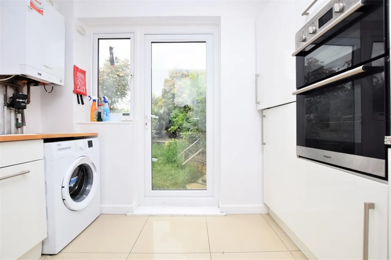 Cotesmore Gardens, Dagenham, RM8, photo 5