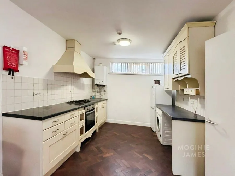 Newport Road, Cardiff, CF24, photo 10
