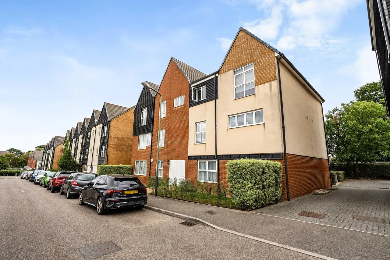 2 bed flat for sale — Cloudeseley Close, DA14