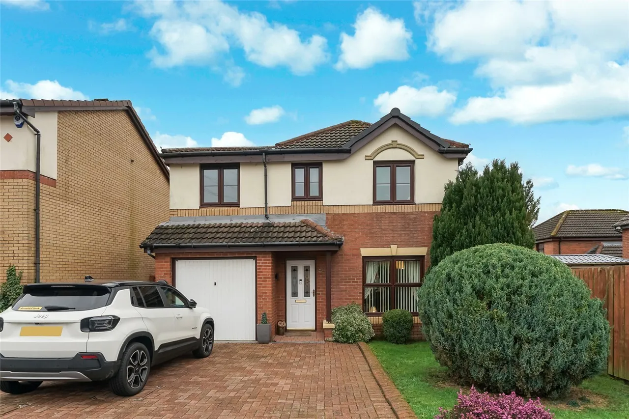 4 bed house for sale — Valleyfield Drive, Cumbernauld, Glasgow, North Lanarkshire, G68
