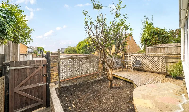 Kiln Lane, Epsom, KT17, photo 2