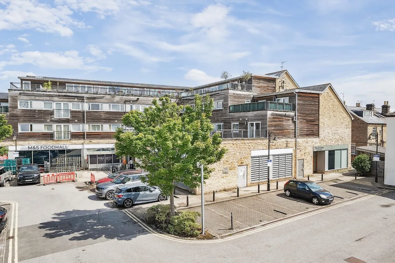 2 bed flat for sale — Victoria Court, Wetherby