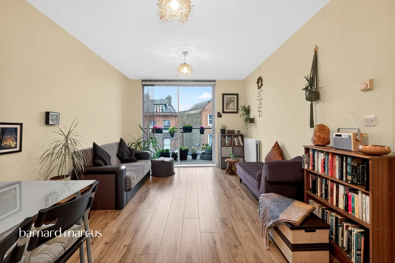 2 bed flat for sale — Rye Lane, London