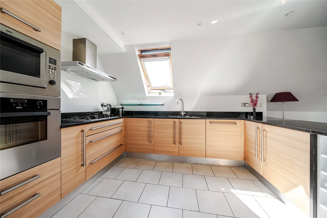 Plaistow Lane, Bromley, BR1, photo 3
