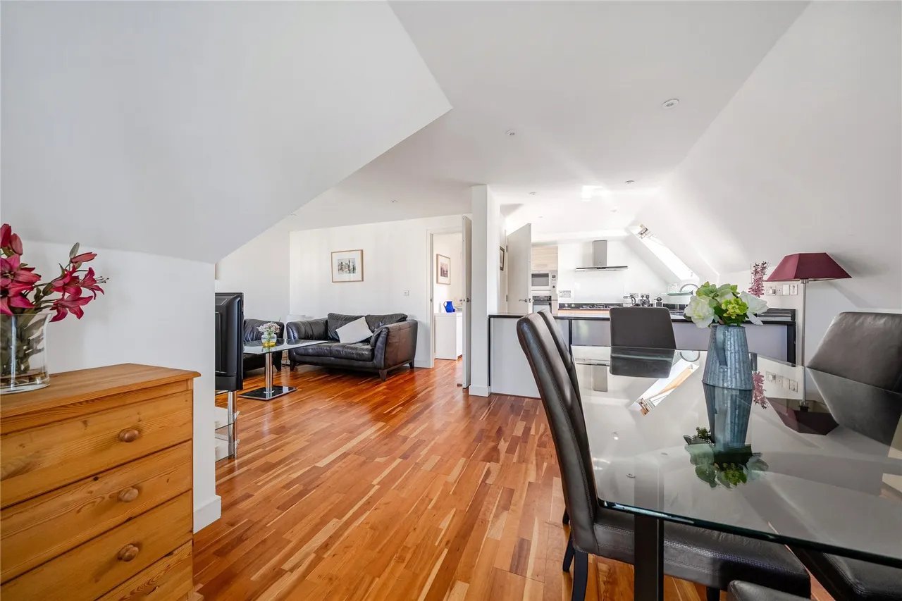 Plaistow Lane, Bromley, BR1, photo 2
