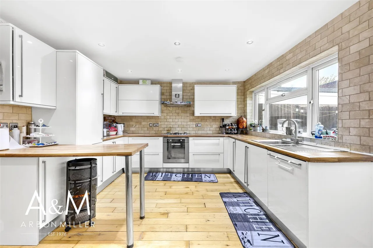 Horns Road, Barkingside, Essex, Ilford, IG61BE, photo 9
