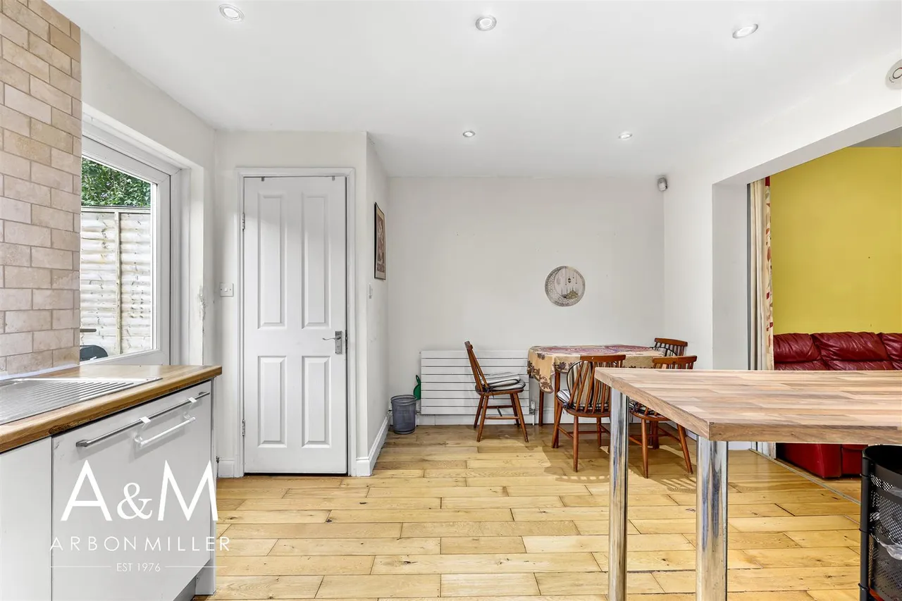 Horns Road, Barkingside, Essex, Ilford, IG61BE, photo 12