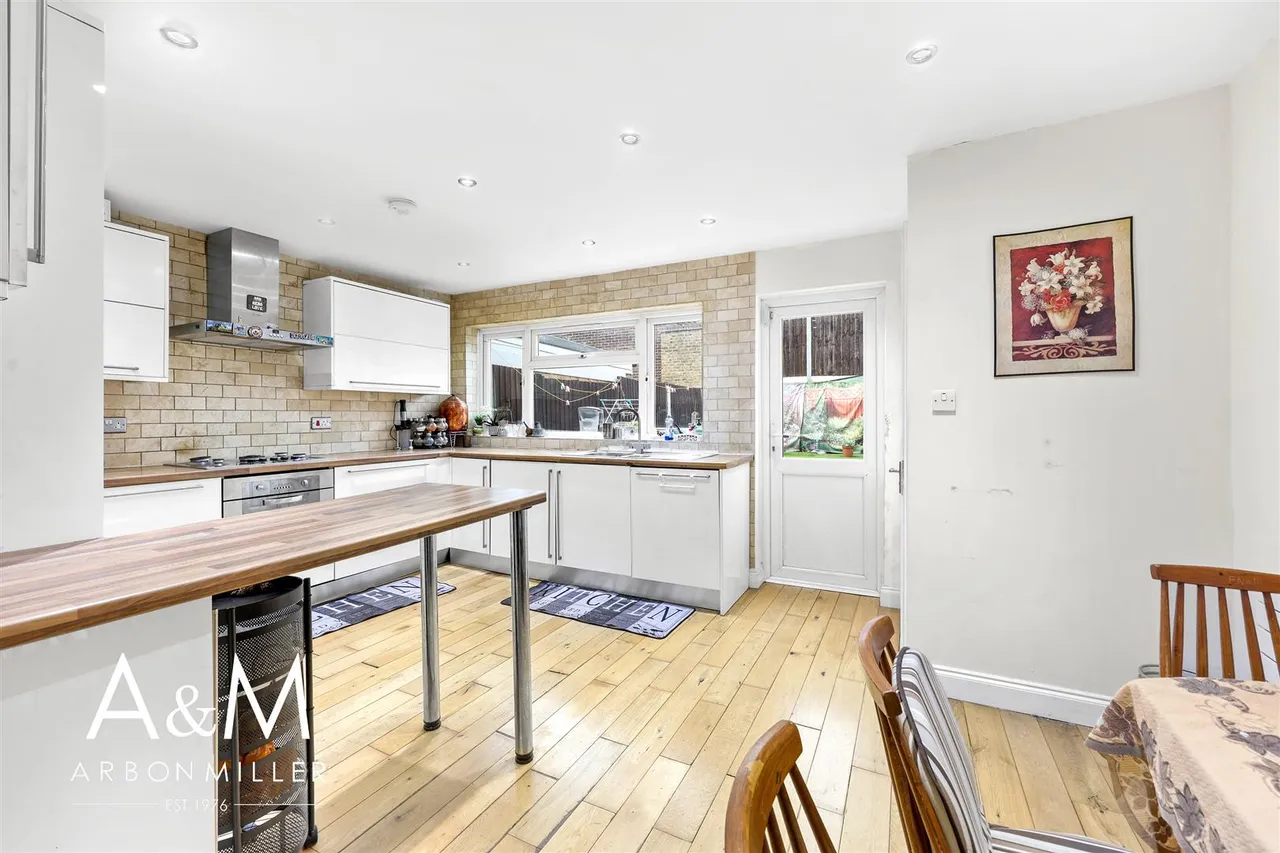 Horns Road, Barkingside, Essex, Ilford, IG61BE, photo 8