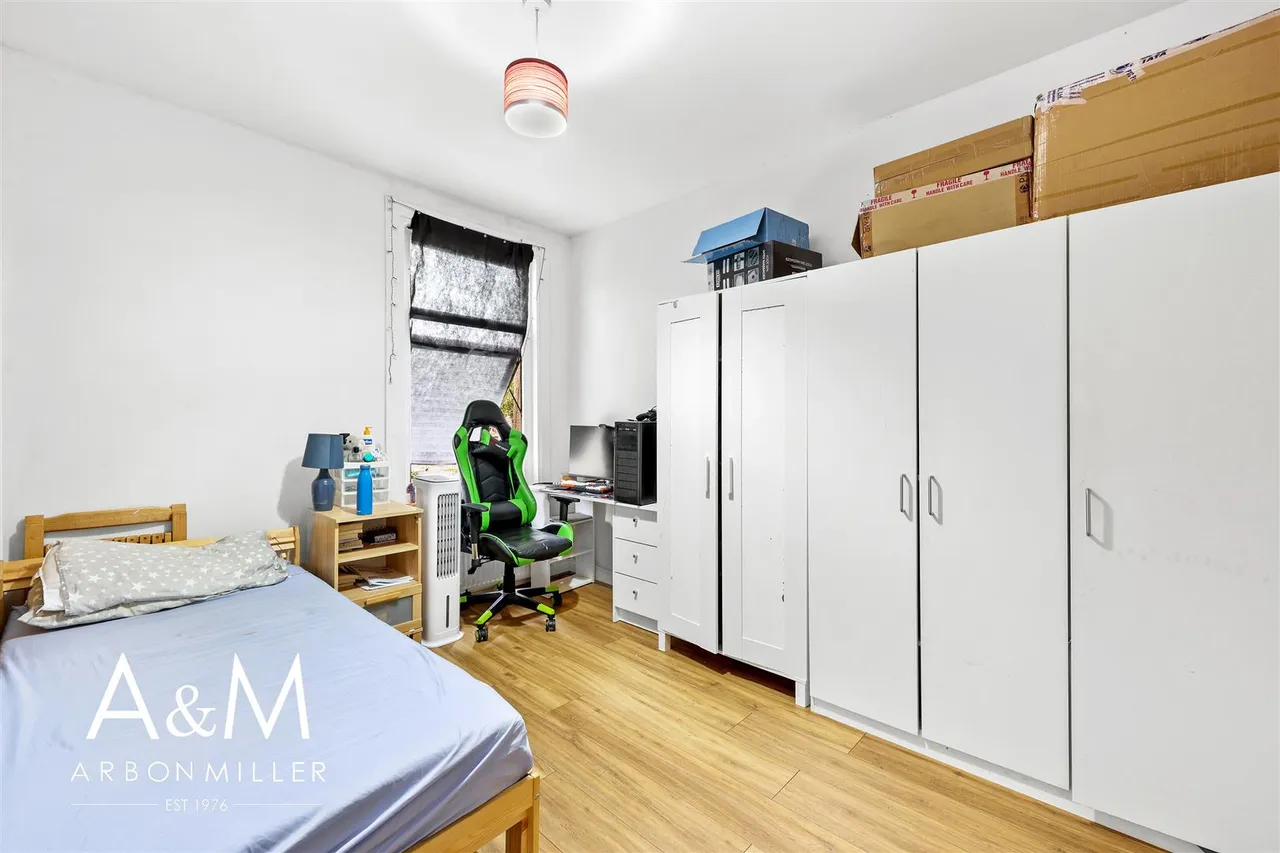 Horns Road, Barkingside, Essex, Ilford, IG61BE, photo 16