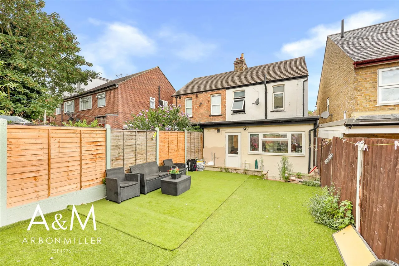 Horns Road, Barkingside, Essex, Ilford, IG61BE, photo 21