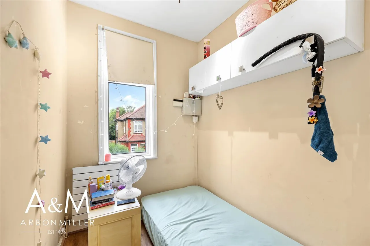 Horns Road, Barkingside, Essex, Ilford, IG61BE, photo 17