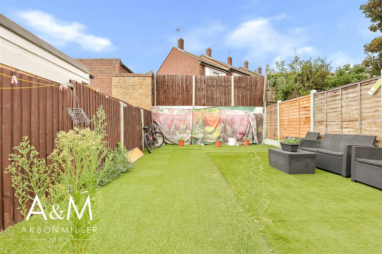 Horns Road, Barkingside, Essex, Ilford, IG61BE, photo 20