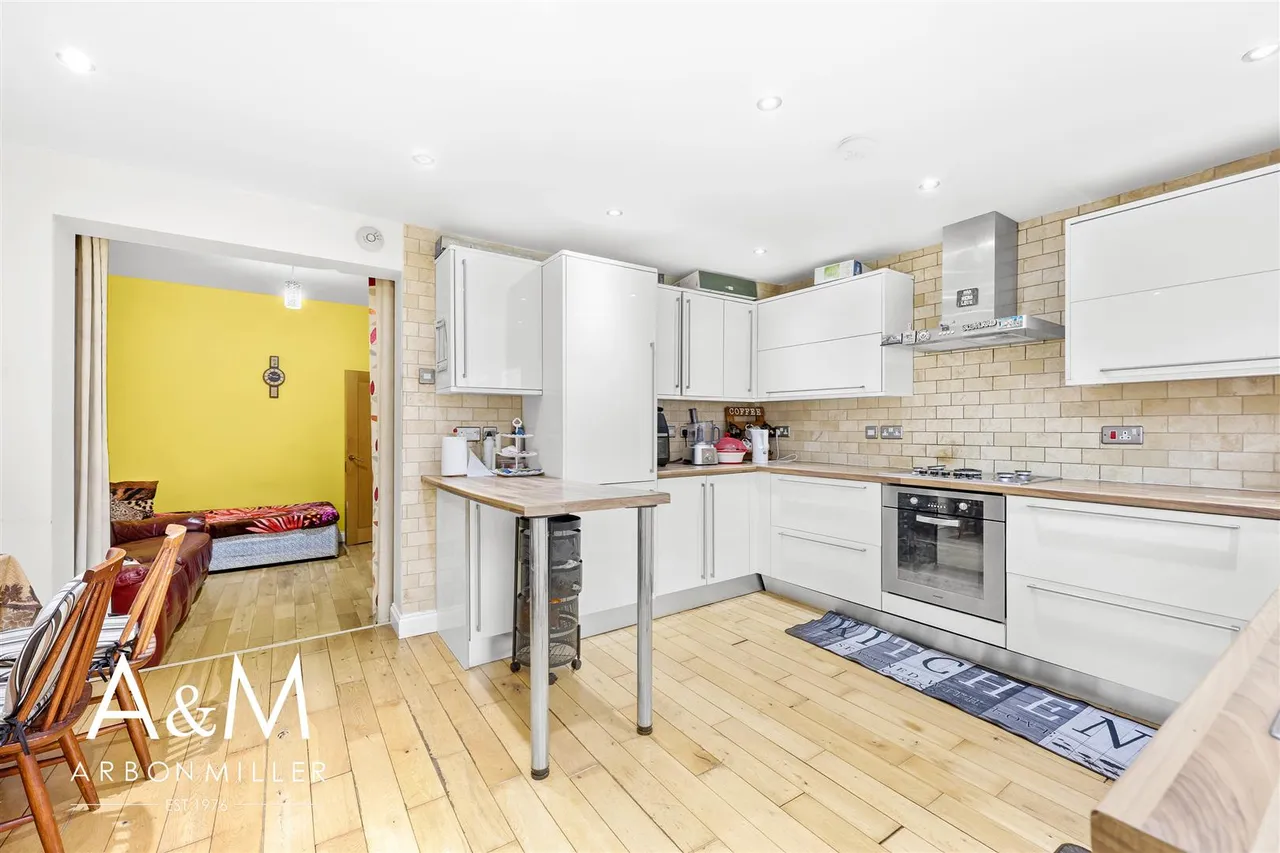Horns Road, Barkingside, Essex, Ilford, IG61BE, photo 10