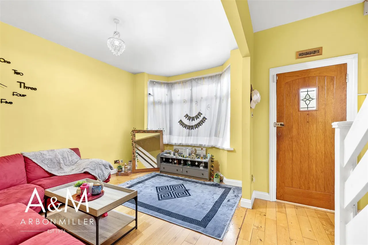 Horns Road, Barkingside, Essex, Ilford, IG61BE, photo 2