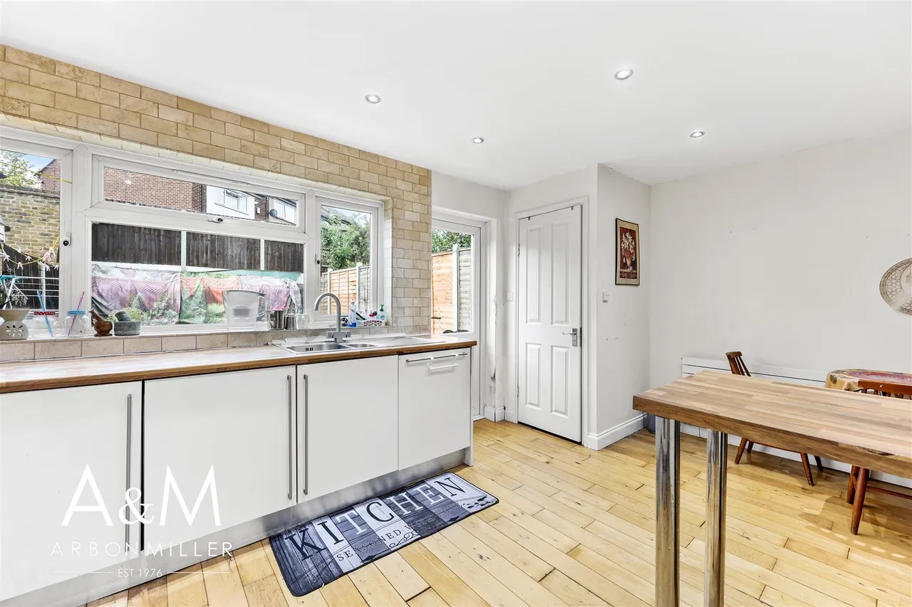 Horns Road, Barkingside, Essex, Ilford, IG61BE, photo 11