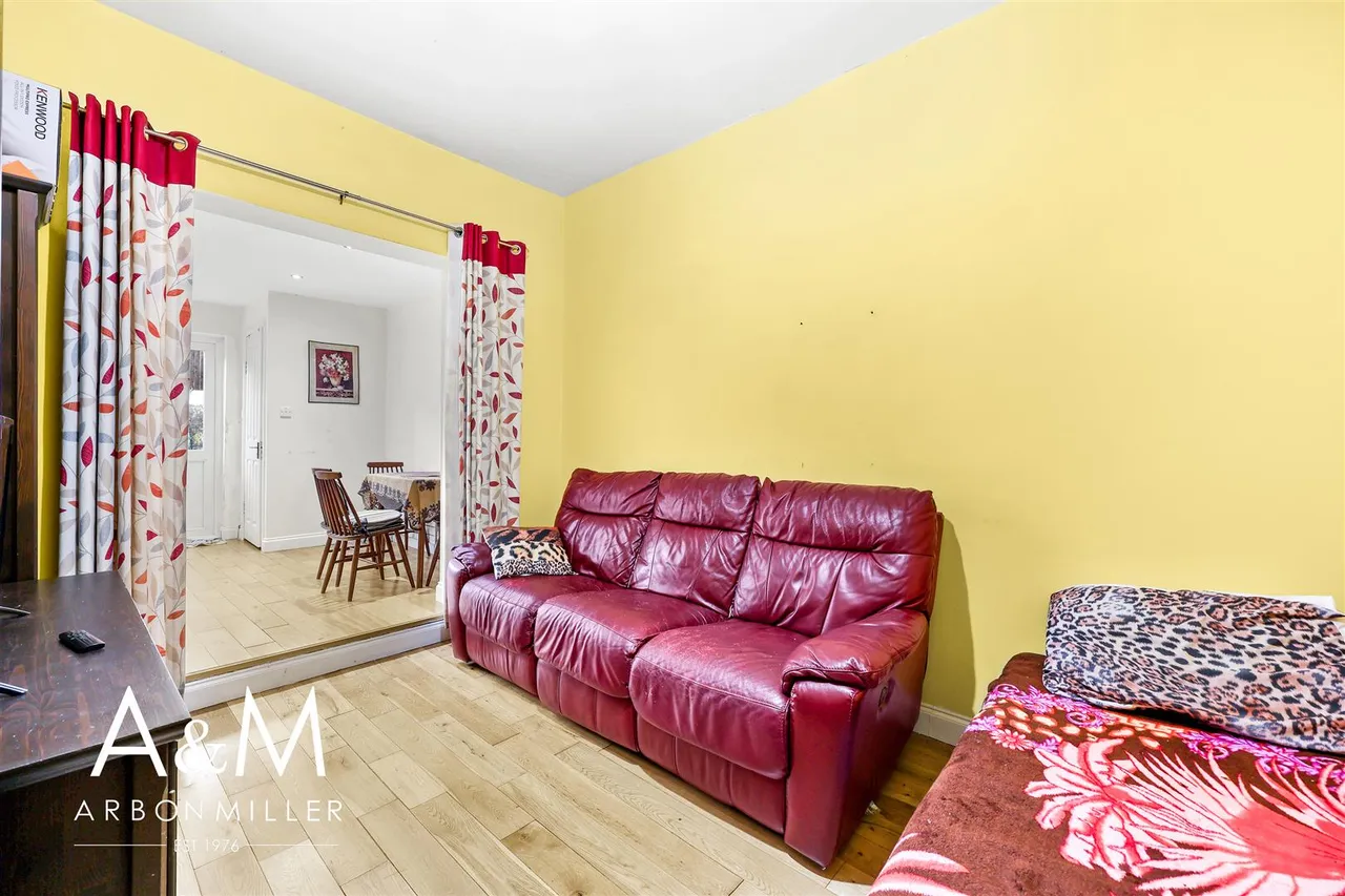 Horns Road, Barkingside, Essex, Ilford, IG61BE, photo 7
