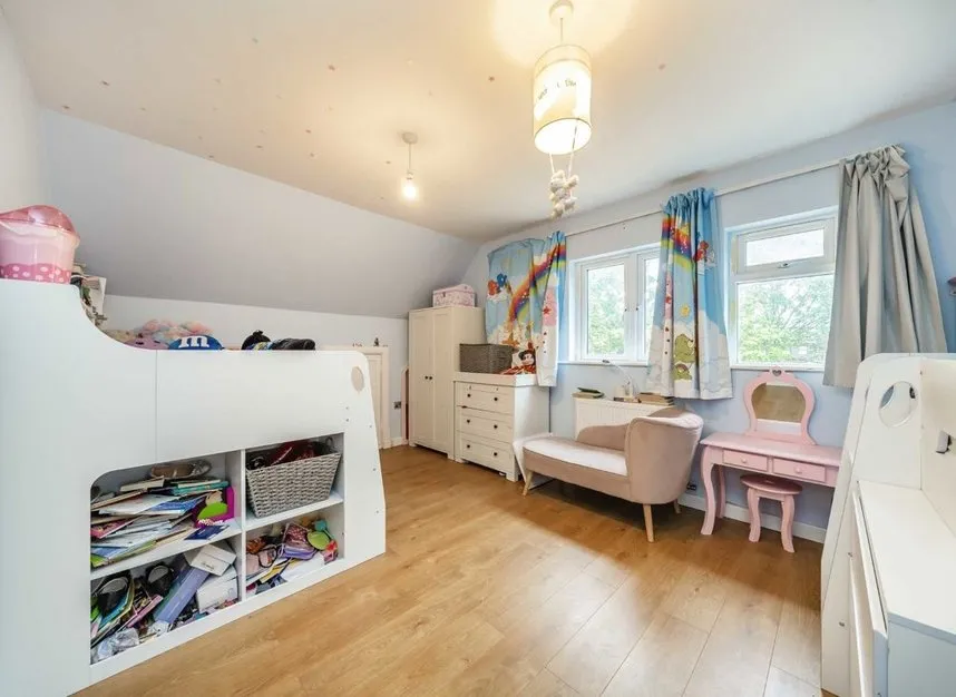 Old Farm Road, Hampton, TW12, photo 7