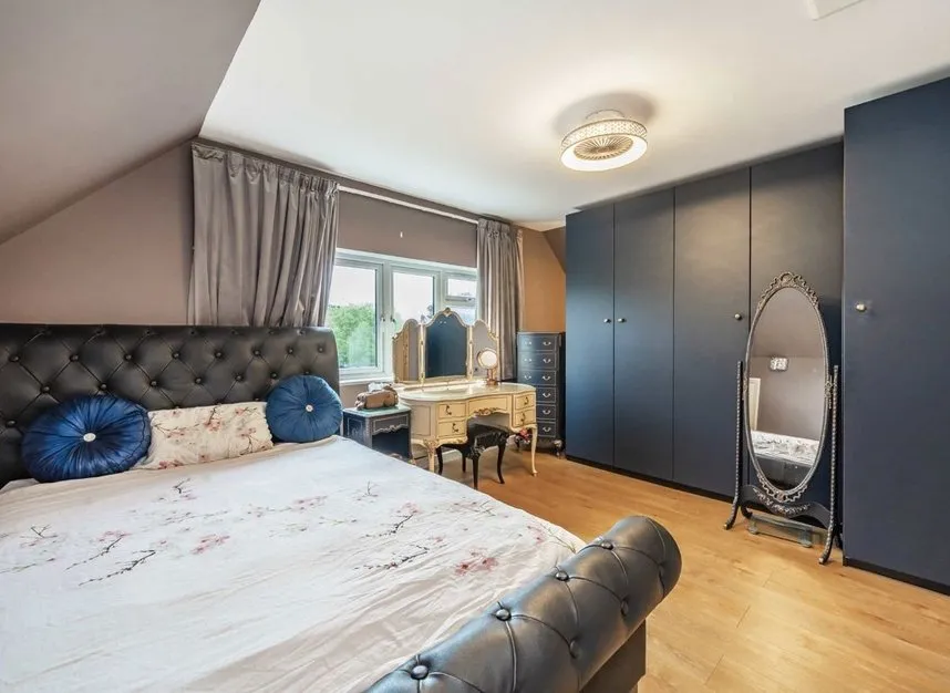Old Farm Road, Hampton, TW12, photo 6