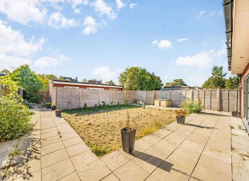 Old Farm Road, Hampton, TW12, photo 5