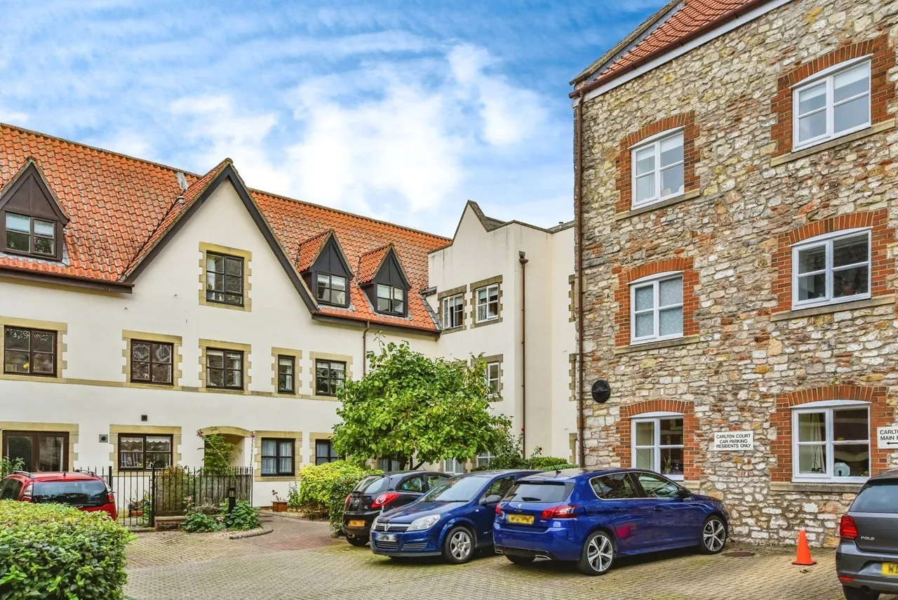 2 bed property for sale, Carlton Court, Wells, BA5