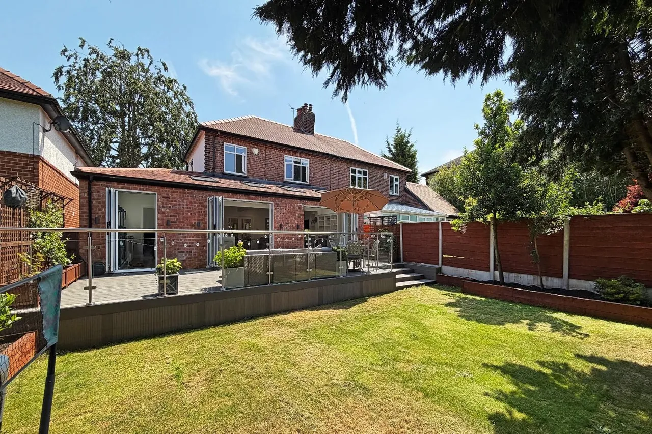Delahays Road, Hale, Cheshire WA15 8DS, photo 27