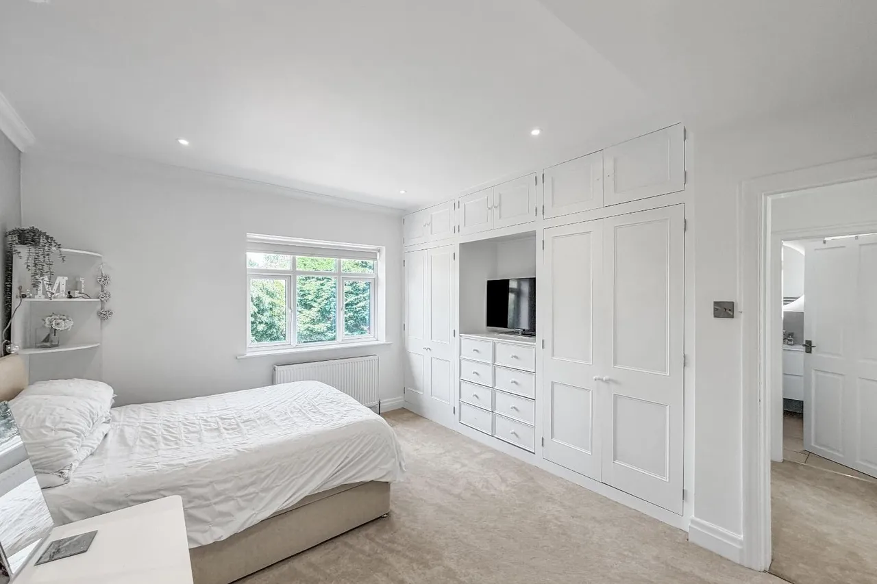Delahays Road, Hale, Cheshire WA15 8DS, photo 31
