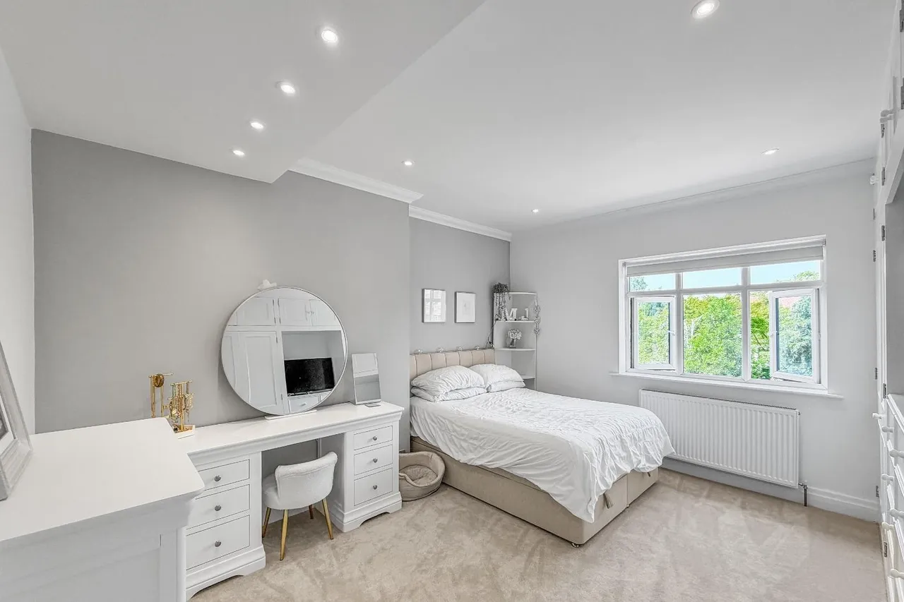 Delahays Road, Hale, Cheshire WA15 8DS, photo 30