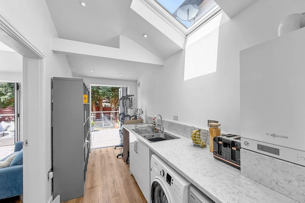 Delahays Road, Hale, Cheshire WA15 8DS, photo 16