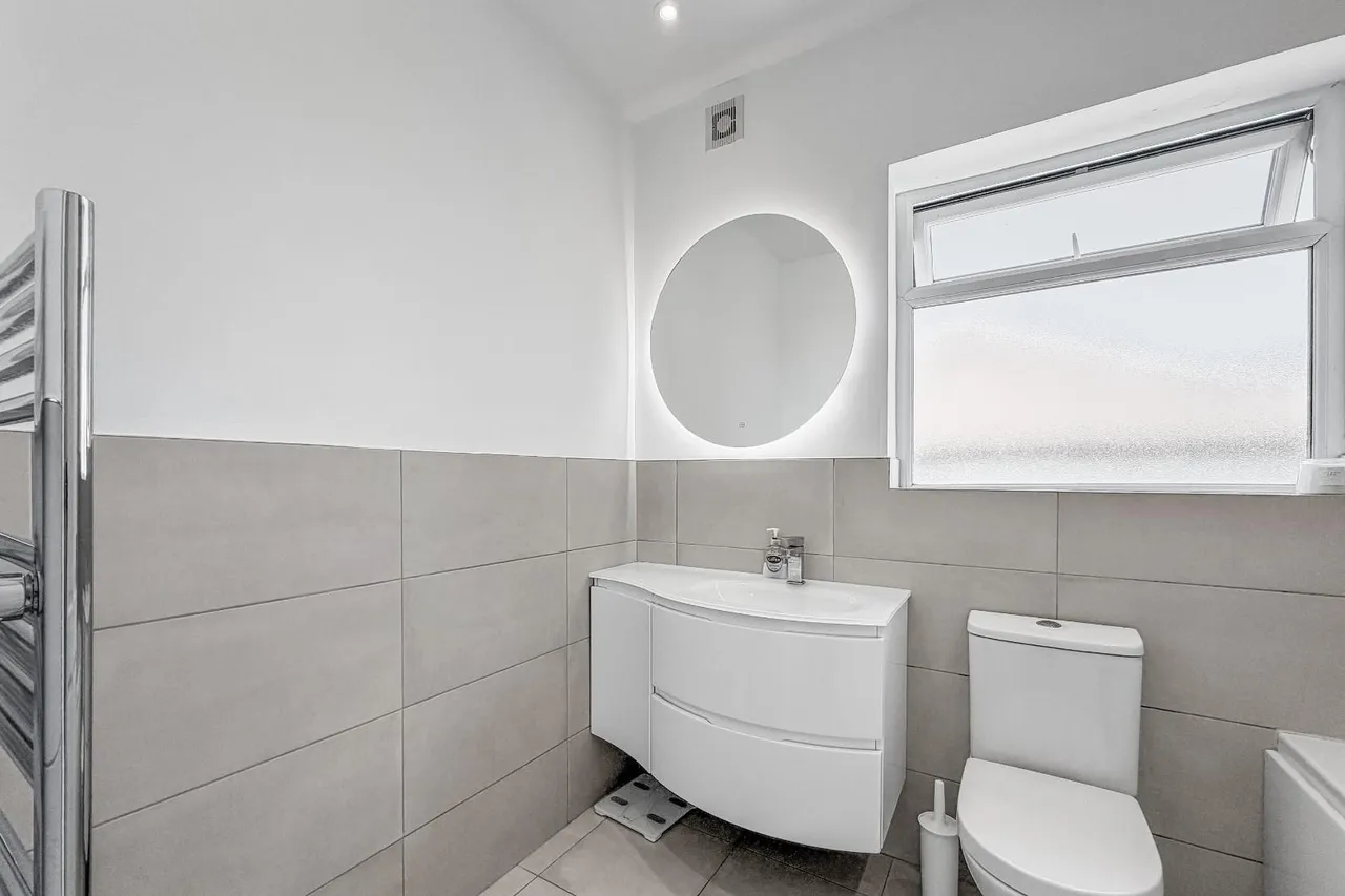 Delahays Road, Hale, Cheshire WA15 8DS, photo 37