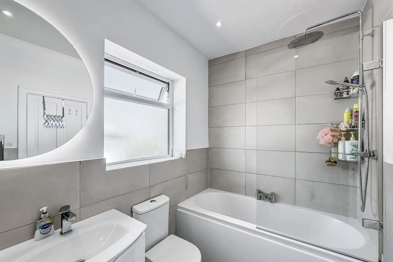 Delahays Road, Hale, Cheshire WA15 8DS, photo 38