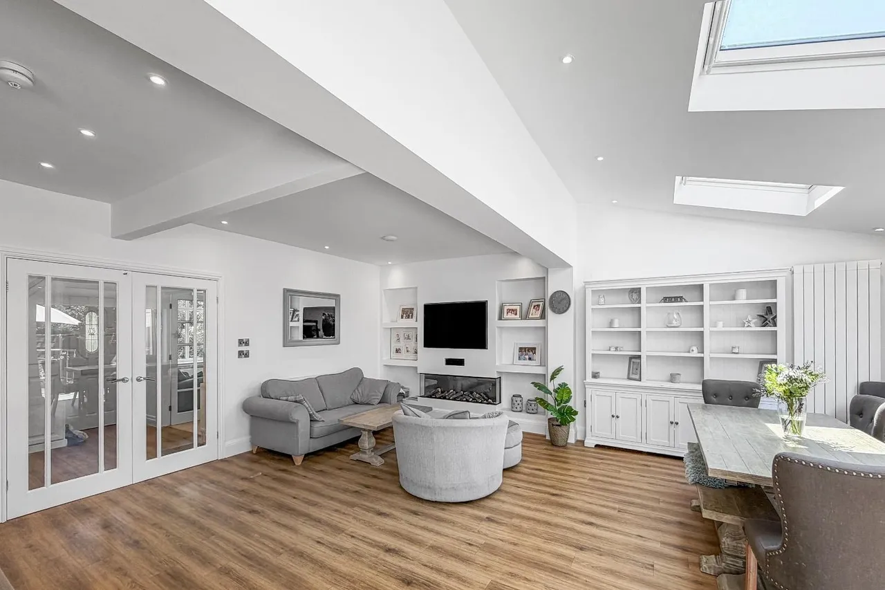 Delahays Road, Hale, Cheshire WA15 8DS, photo 6