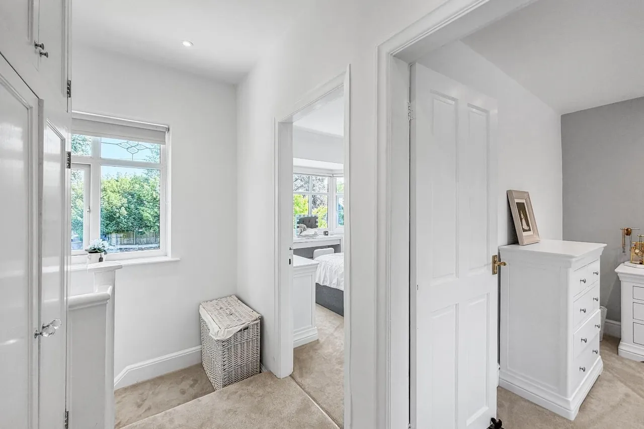 Delahays Road, Hale, Cheshire WA15 8DS, photo 39
