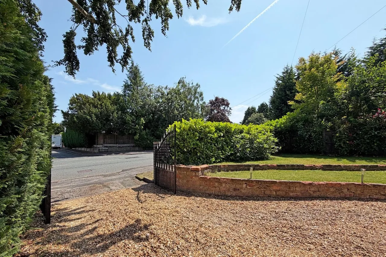 Delahays Road, Hale, Cheshire WA15 8DS, photo 45