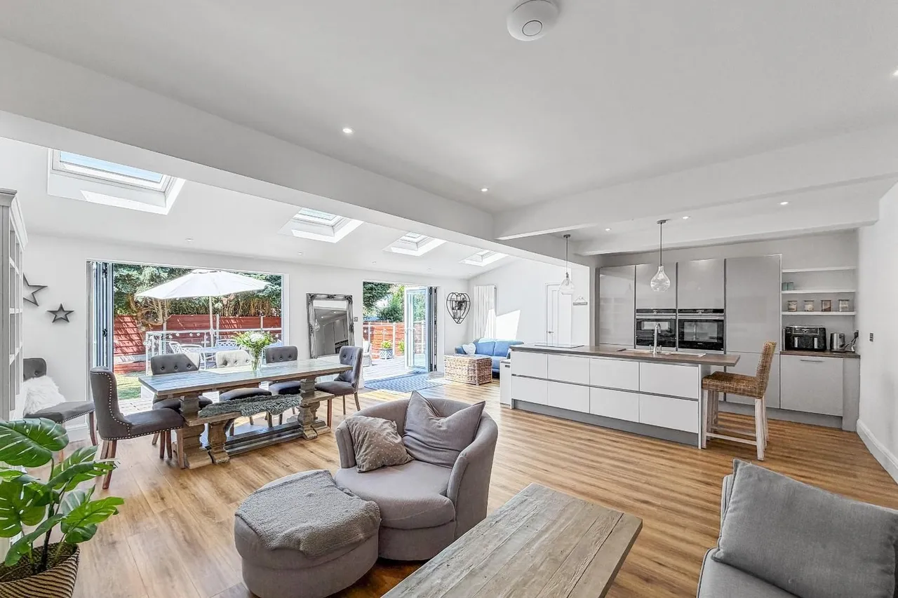 Delahays Road, Hale, Cheshire WA15 8DS, photo 5