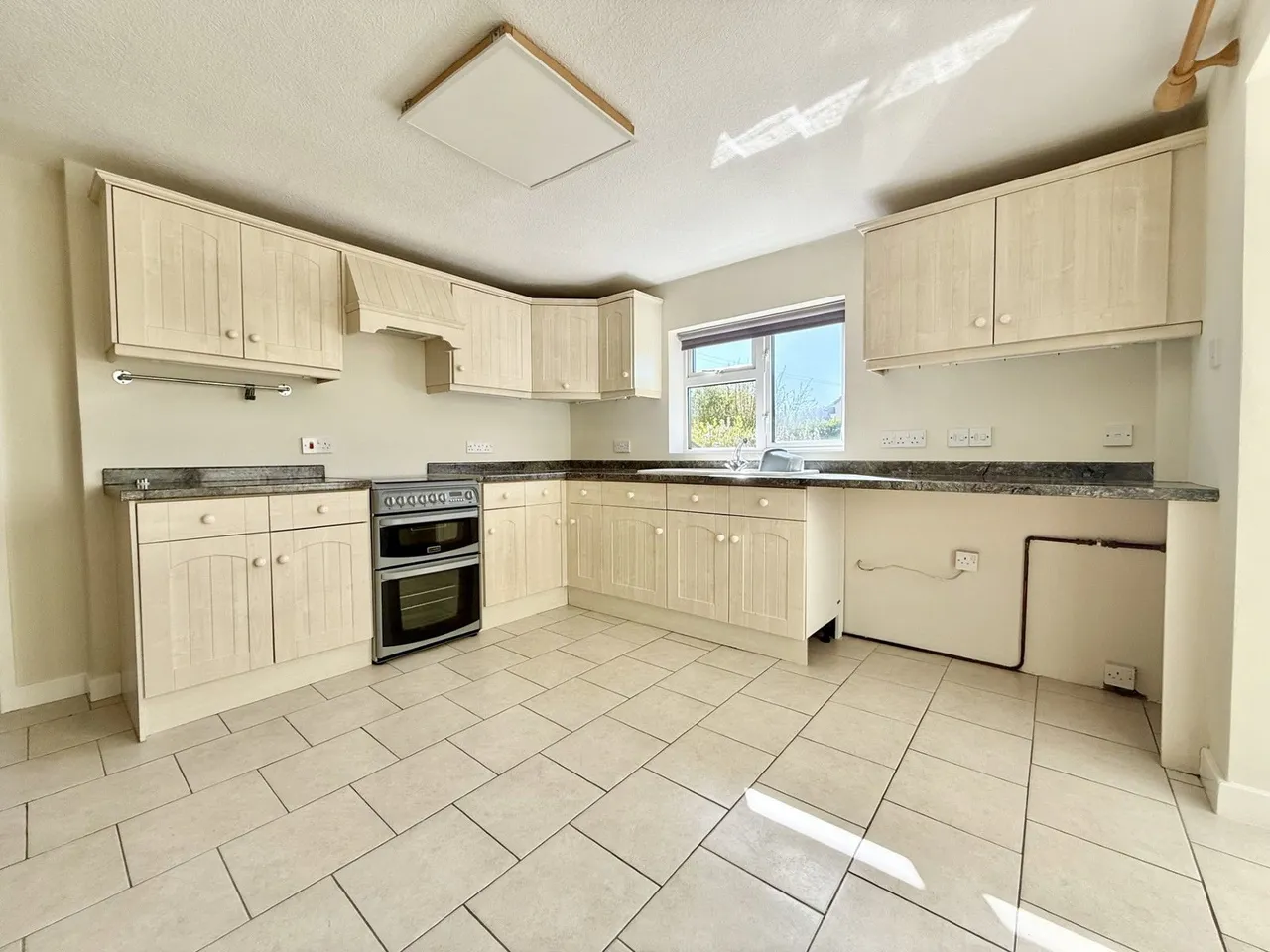 Hartpury, Gloucester, GL19, photo 2