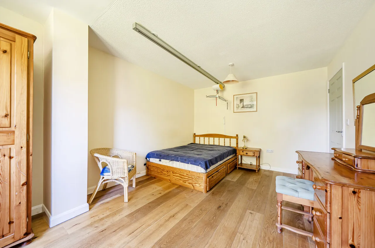Ash Close, Newtown, photo 8