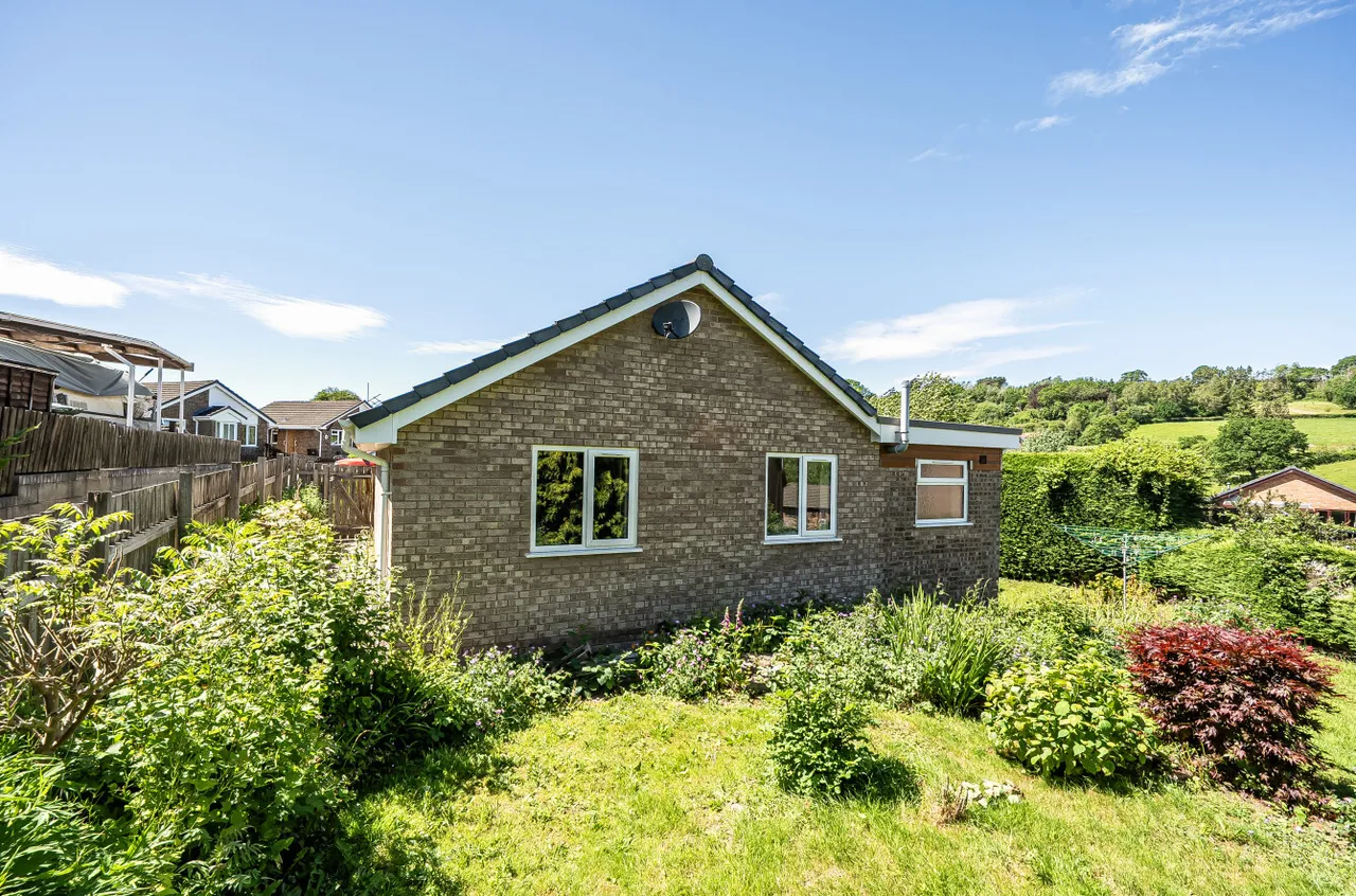 Ash Close, Newtown, photo 19