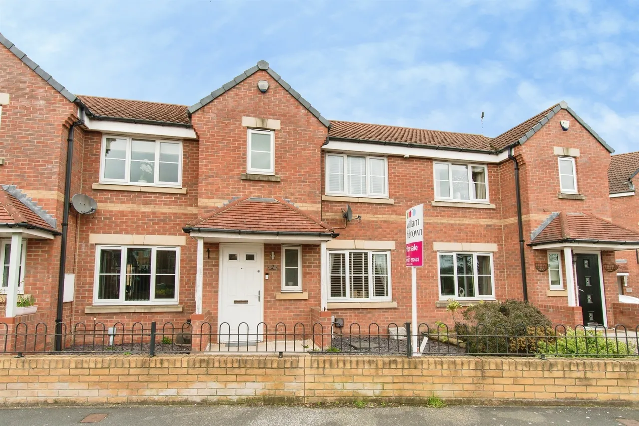 3 bed house for sale — Violet Close, CASTLEFORD