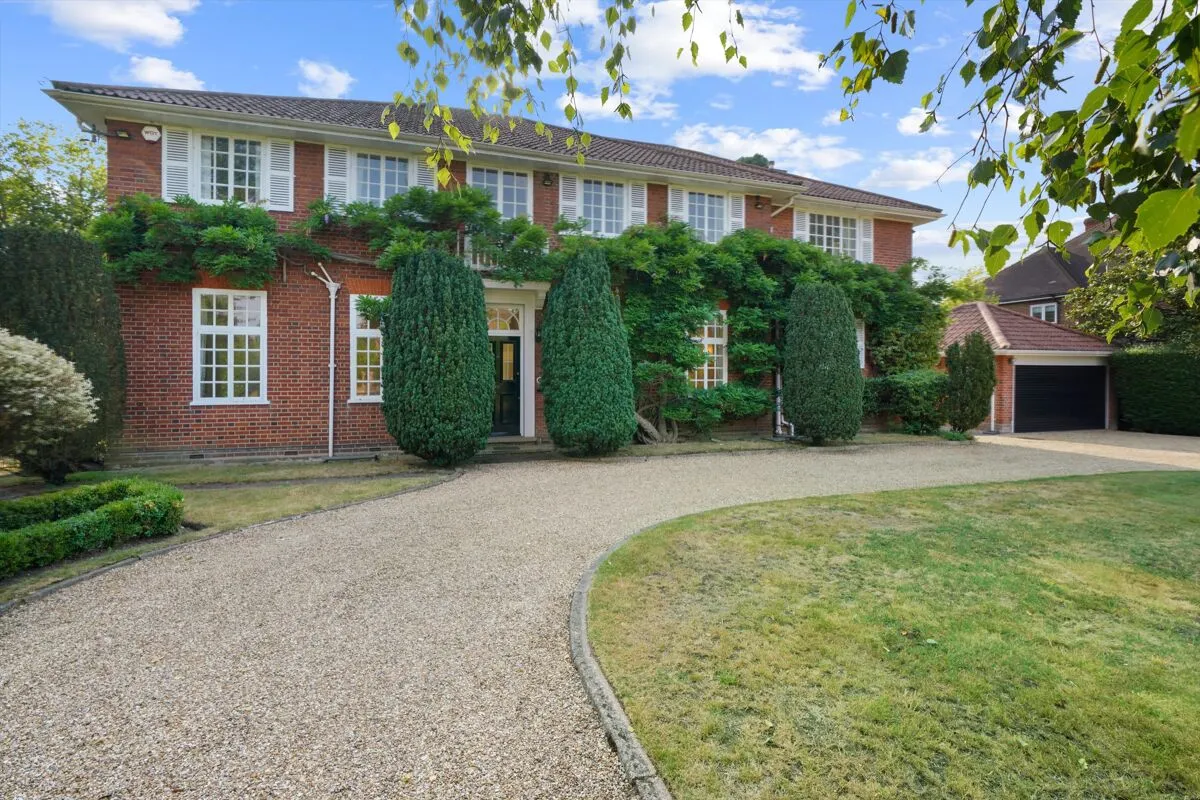 6 bed house to rent, New Road, Esher, KT10