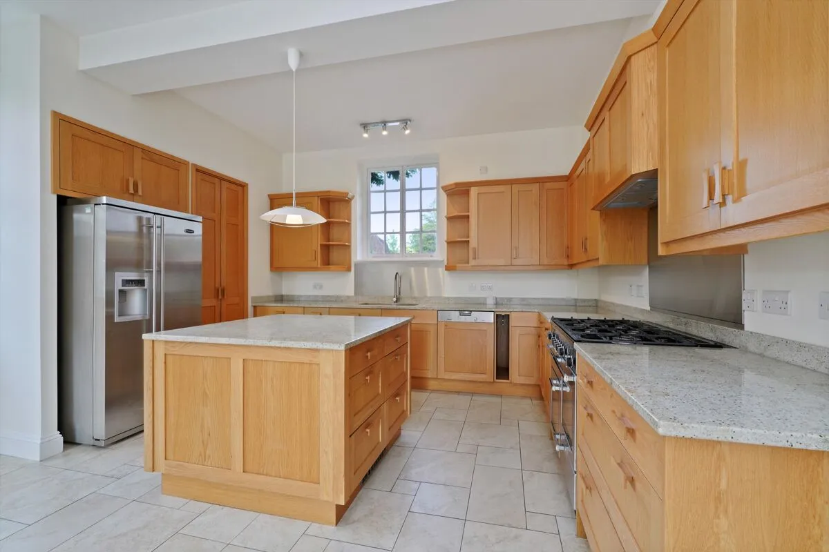 New Road, Esher, KT10, photo 2