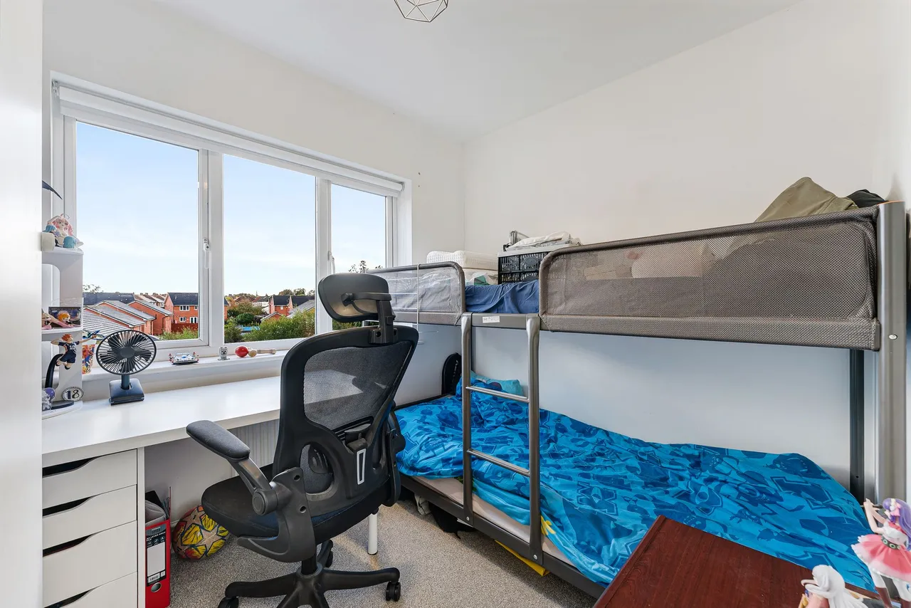 Langley Beck, Widnes, WA8, photo 12