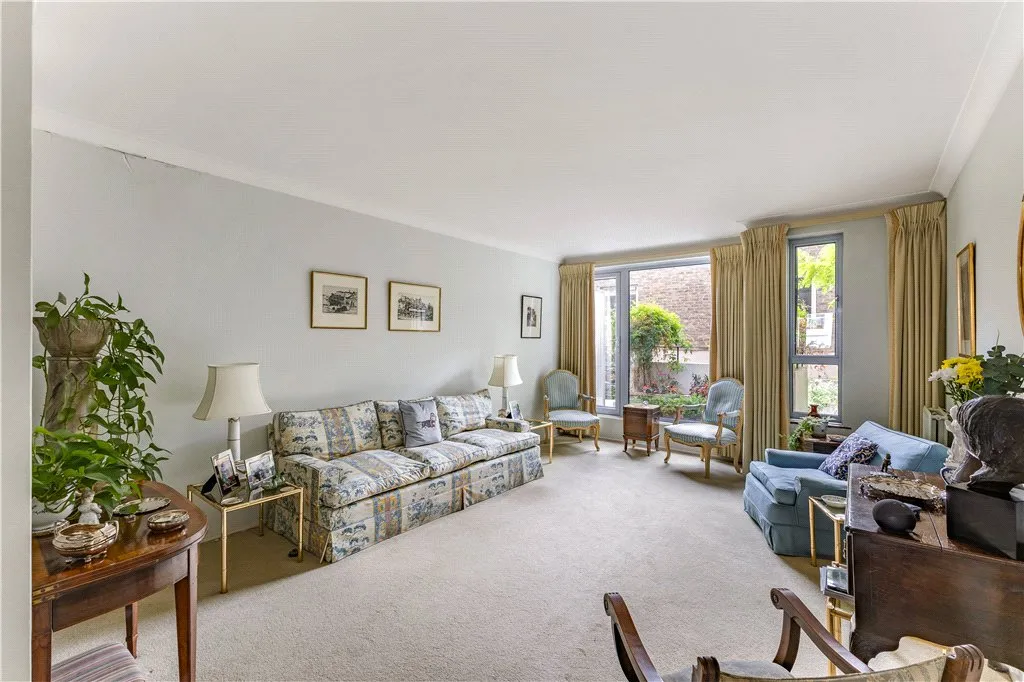 Shaftesbury Mews, London, W8 6, photo 3