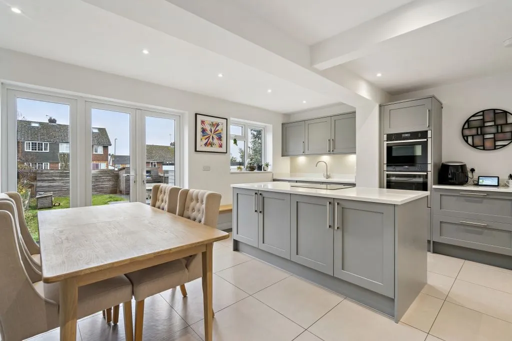 Laburnum Close, Marlow SL7 3LF, photo 2