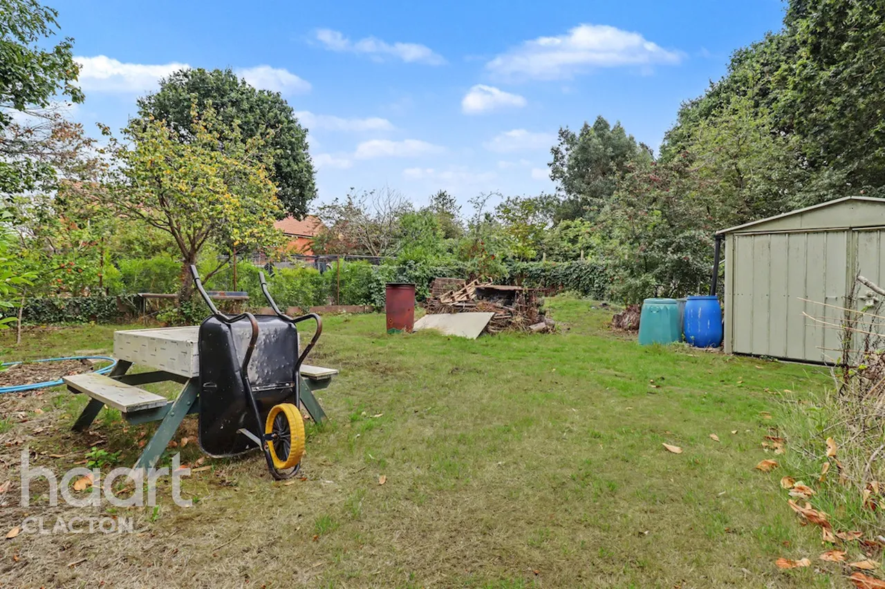Thorpe Road, Frinton-On-Sea, CO13, photo 25