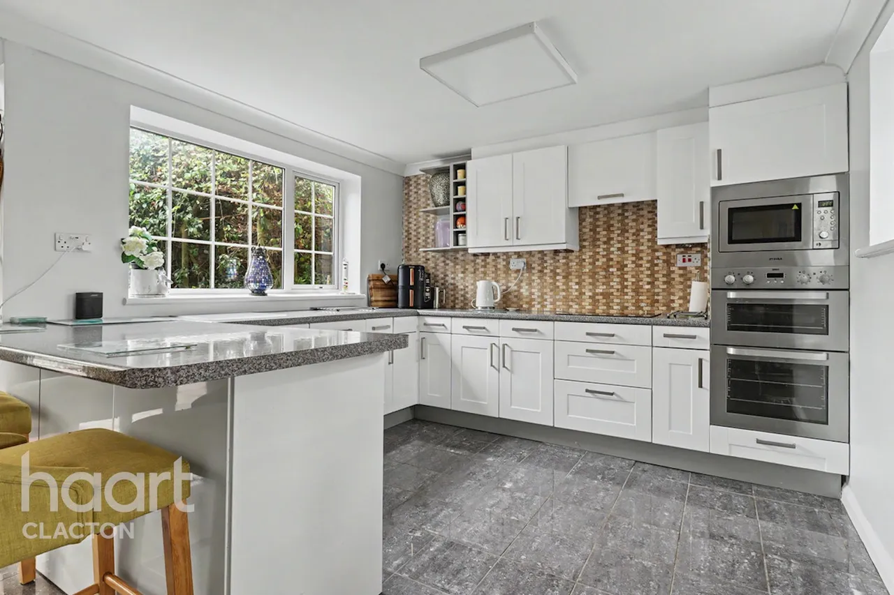 Thorpe Road, Frinton-On-Sea, CO13, photo 8
