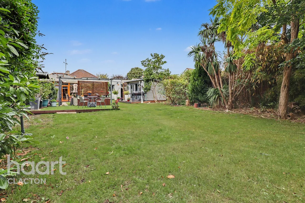 Thorpe Road, Frinton-On-Sea, CO13, photo 28