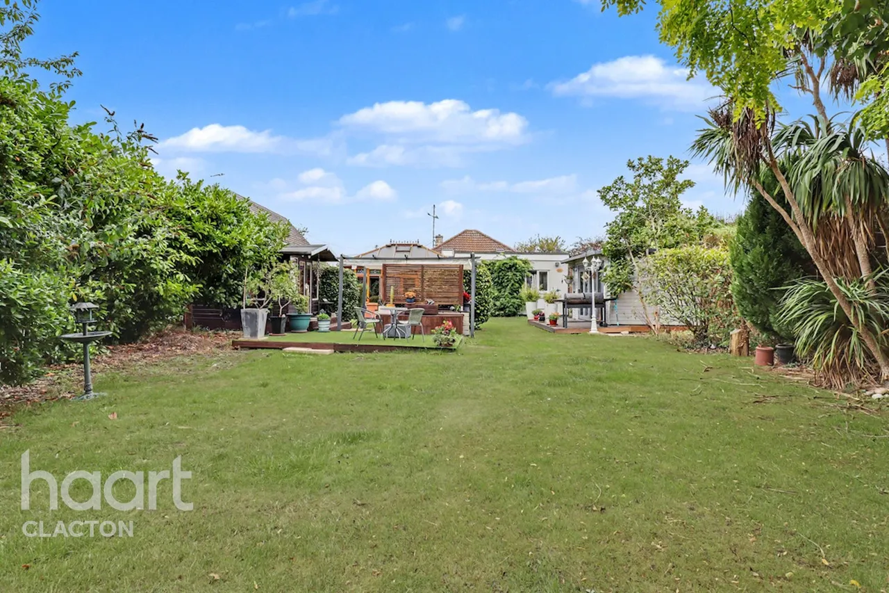 Thorpe Road, Frinton-On-Sea, CO13, photo 29